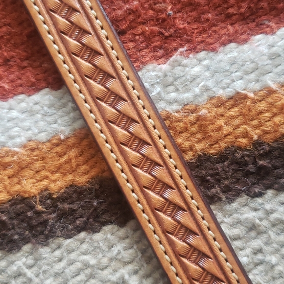 Ladie's Leather Tooled Belt - Picture 2 of 5
